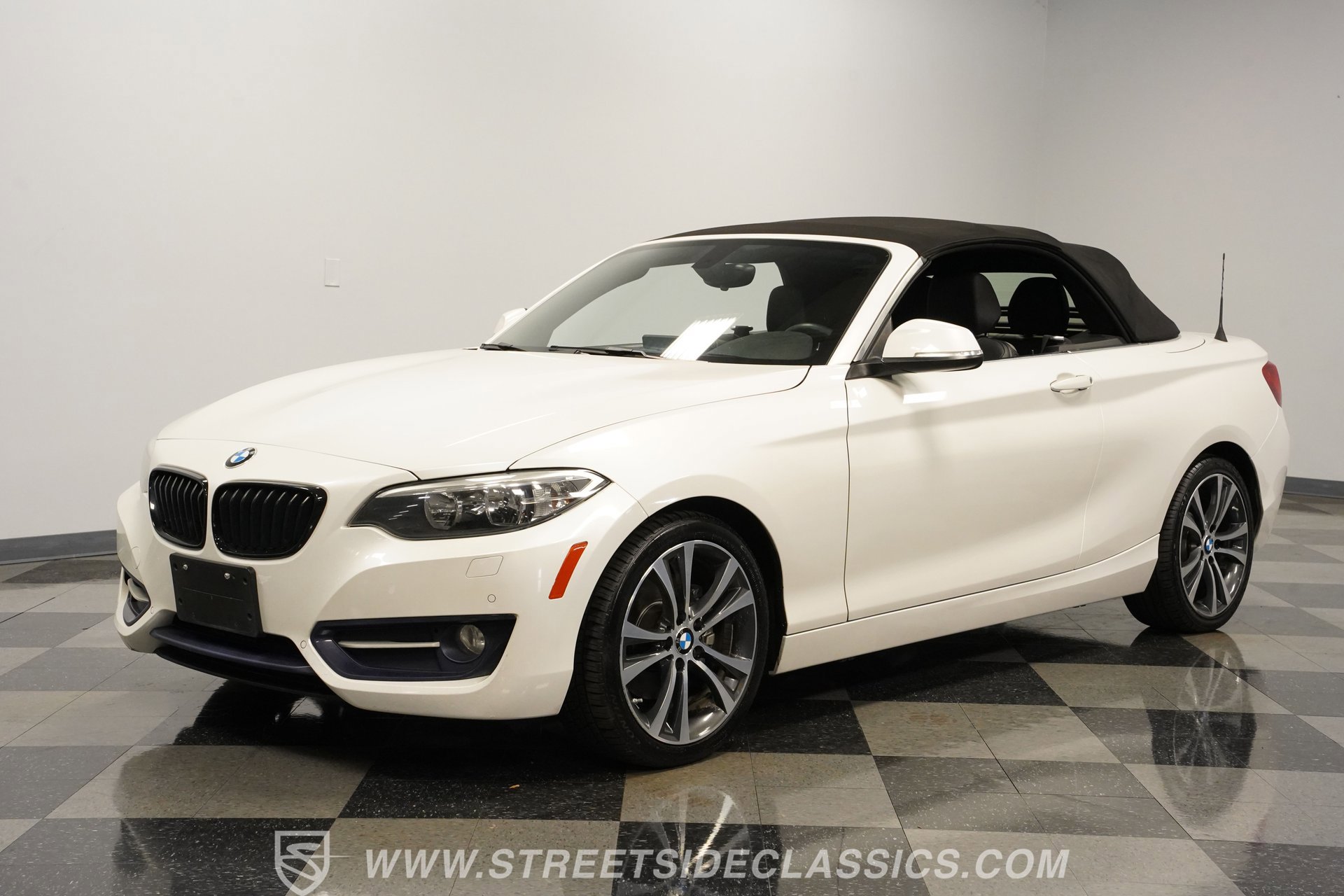 Used 2017 BMW 230i Convertible RWD image 5