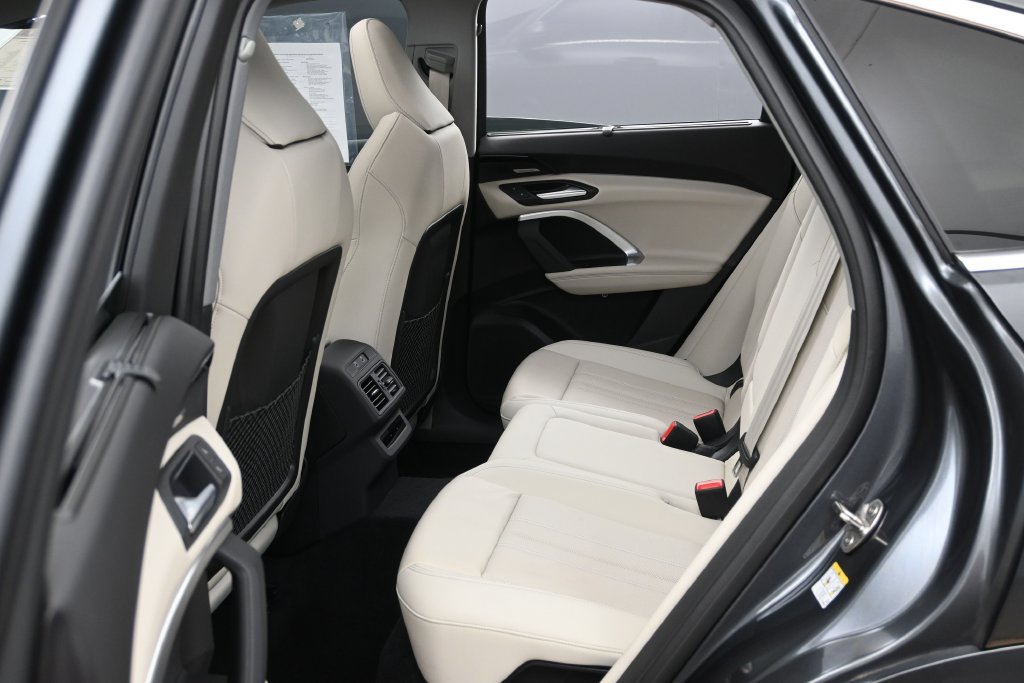 Used 2025 Audi Q5 Premium Plus AWD/4WD image 25