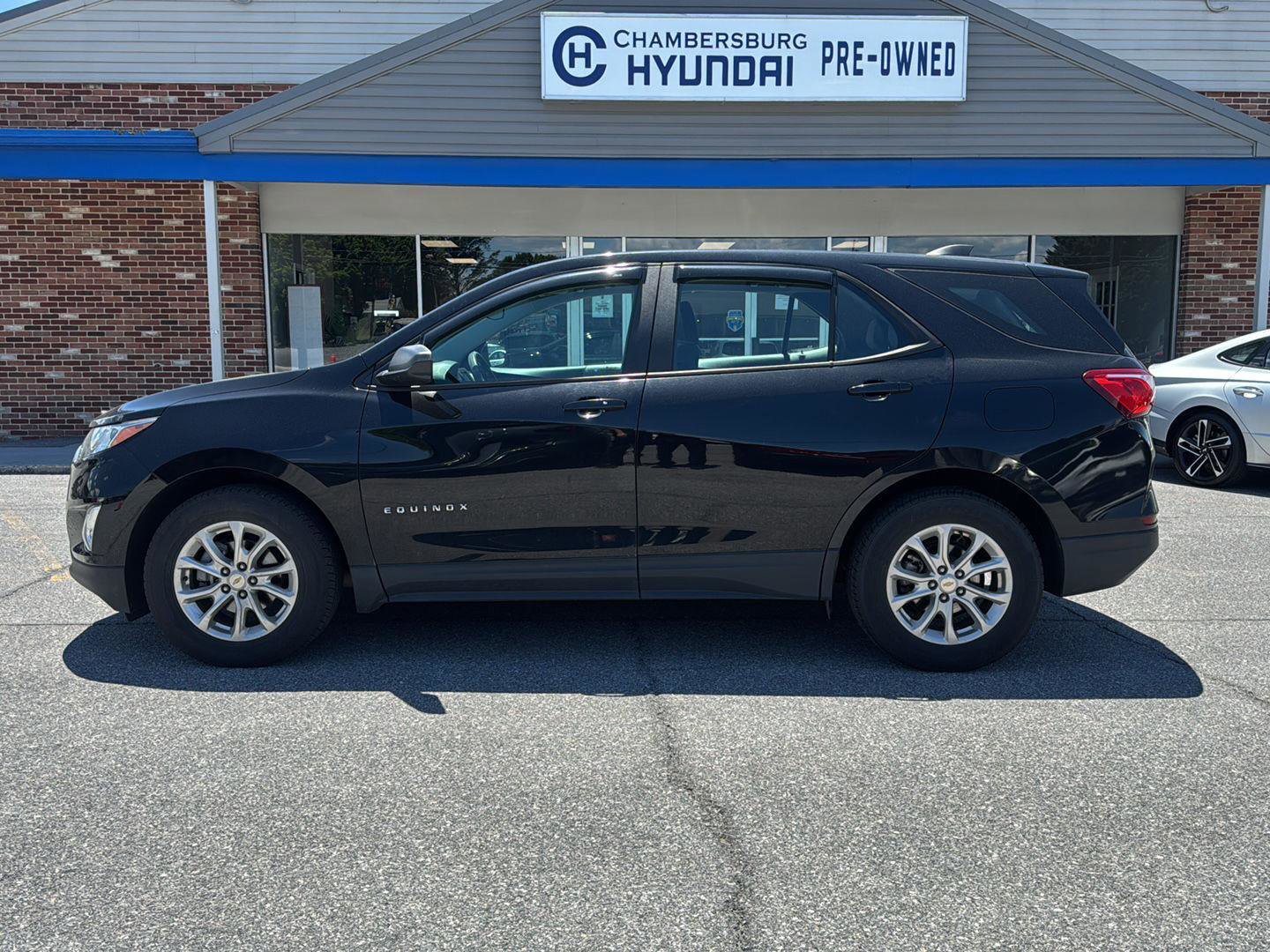 Used 2020 Chevrolet Equinox LS FWD image 2