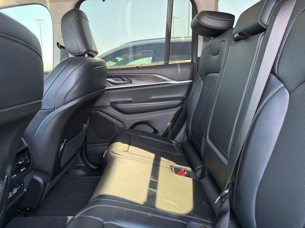 Used 2024 Jeep Grand Cherokee Limited w/ Luxury Tech Group II image 27