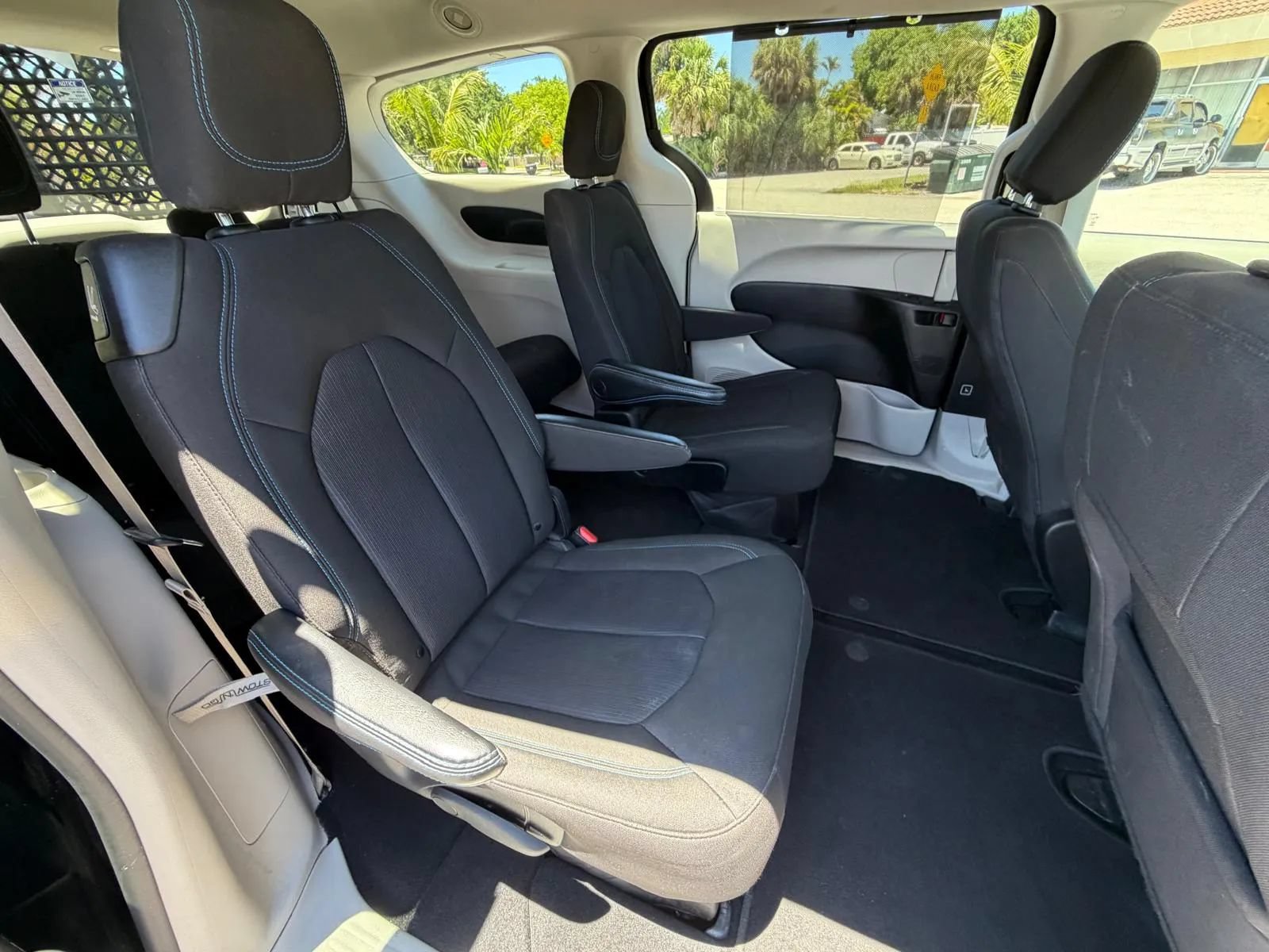 Used 2021 Chrysler Pacifica Touring FWD image 26