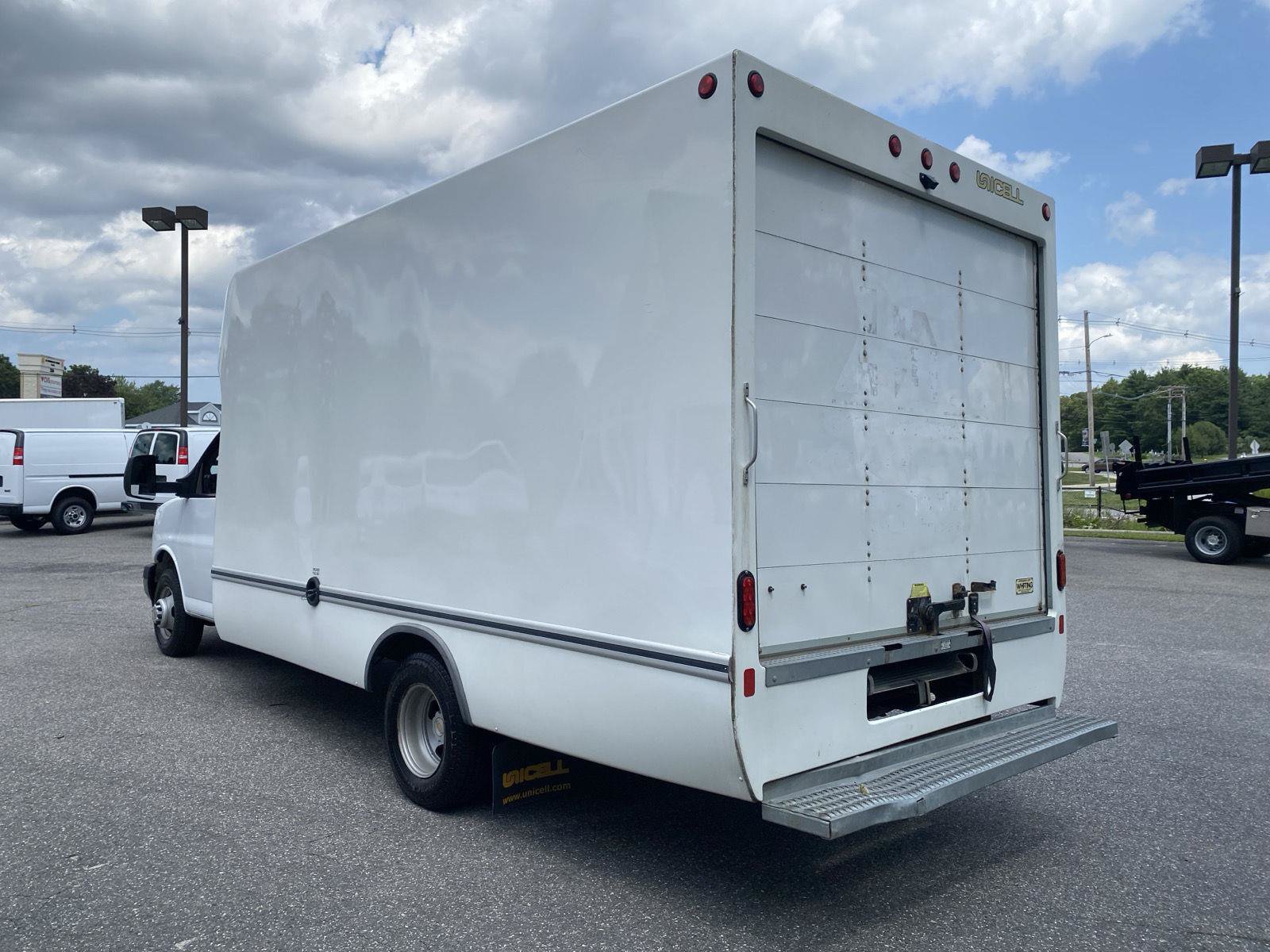 Used 2023 Chevrolet Express 3500 w/ Power Convenience Package RWD image 4