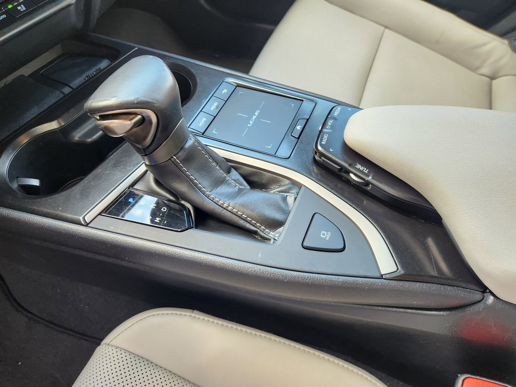 Used 2019 Lexus UX 200 w/ Premium Package image 20