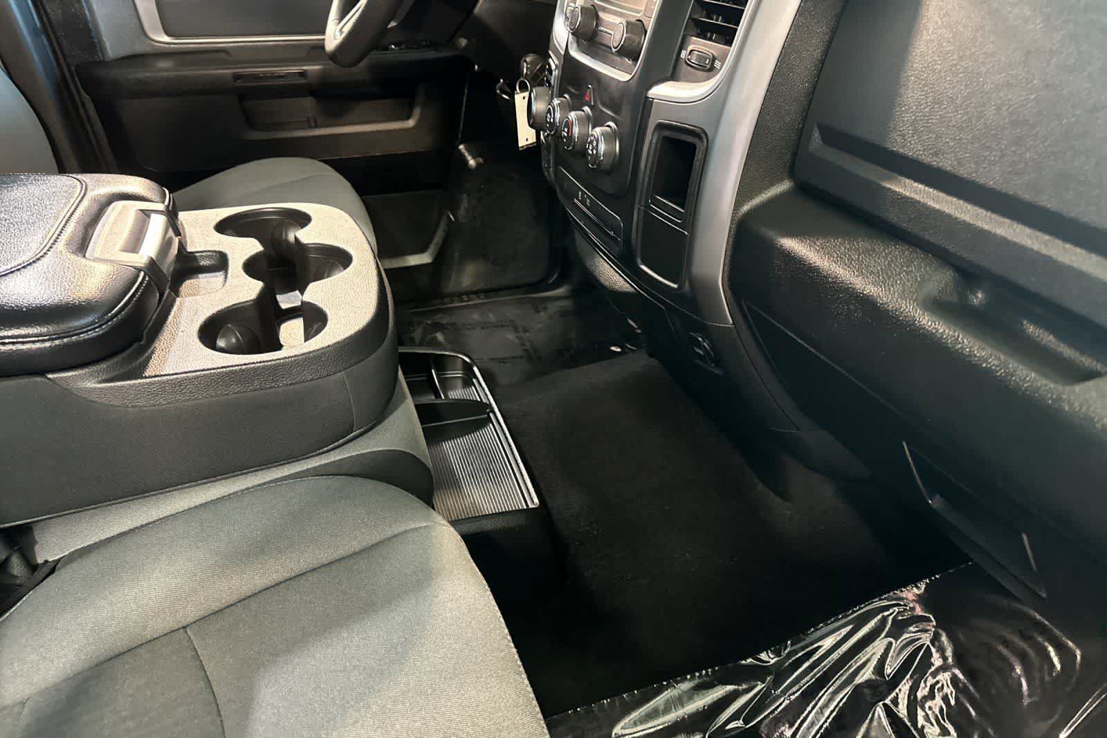 Used 2021 RAM 1500 Classic SLT AWD/4WD image 18