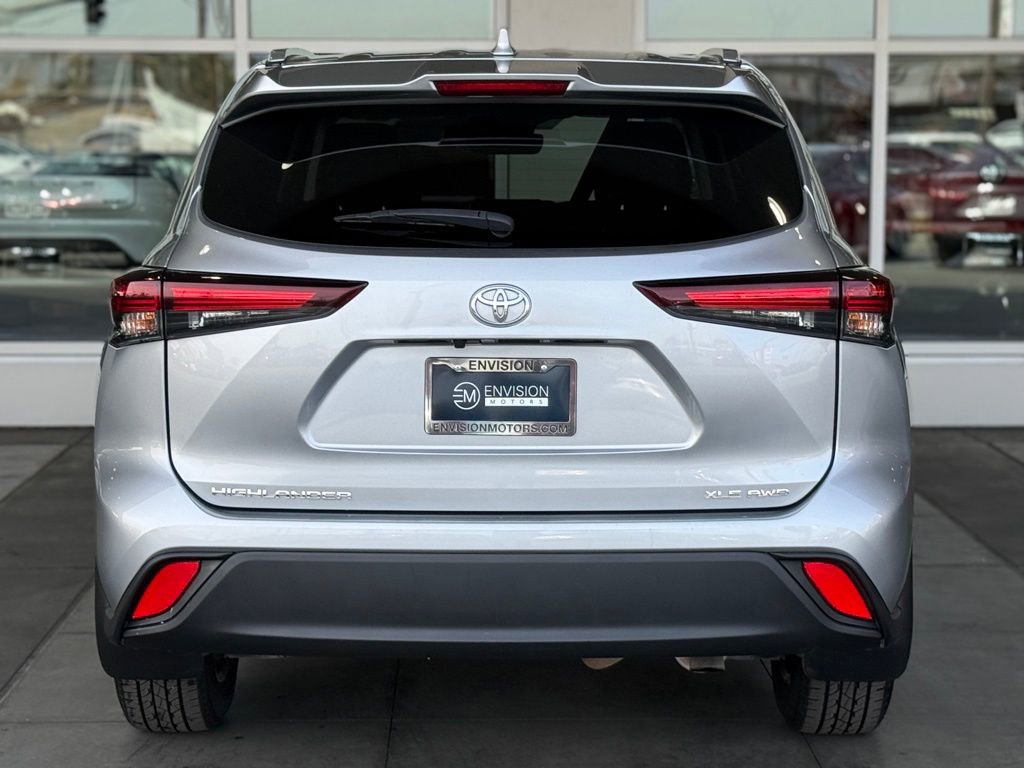 Used 2024 Toyota Highlander XLE AWD/4WD image 11