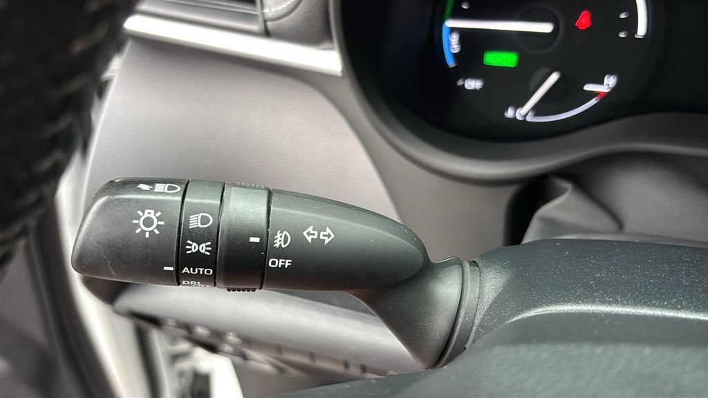 Used 2023 Toyota Sienna XSE AWD/4WD image 19