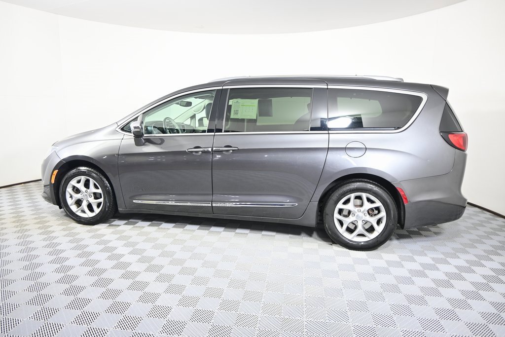 Used 2020 Chrysler Pacifica Limited image 3