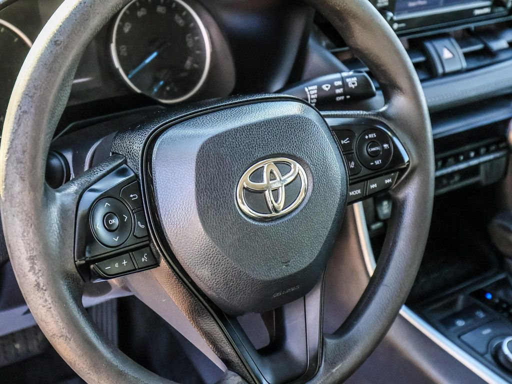 Used 2022 Toyota RAV4 LE image 26