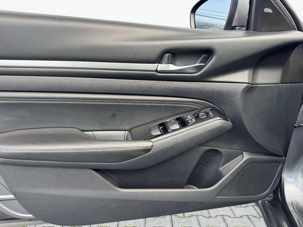 Used 2020 Nissan Altima 2.5 SV FWD image 18