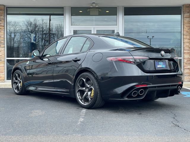 Used 2024 Alfa Romeo Giulia Quadrifoglio image 10