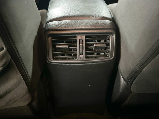 Used 2016 Nissan Rogue SV image 26