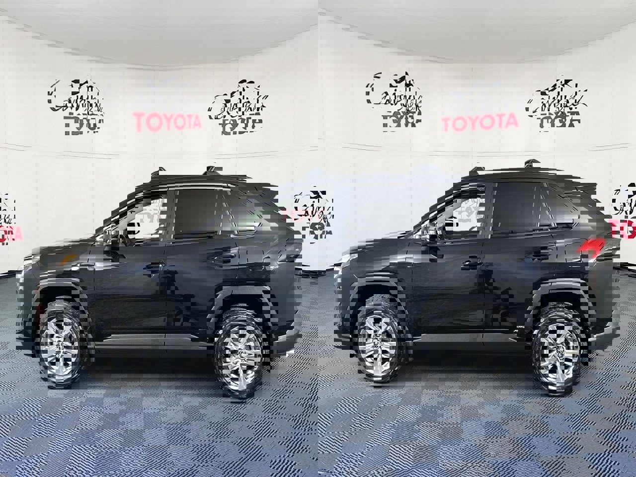 Used 2025 Toyota RAV4 LE image 4