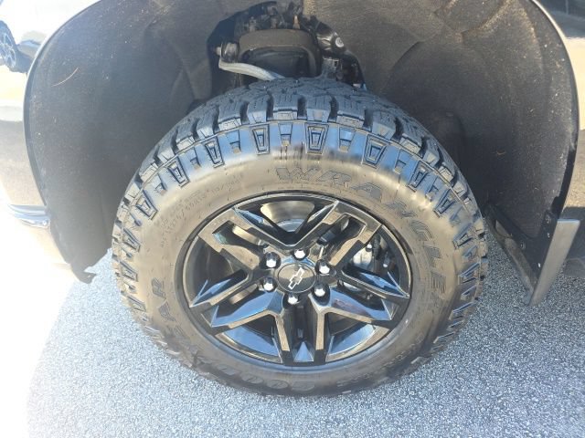 Used 2021 Chevrolet Silverado 1500 Custom Trail Boss AWD/4WD image 12