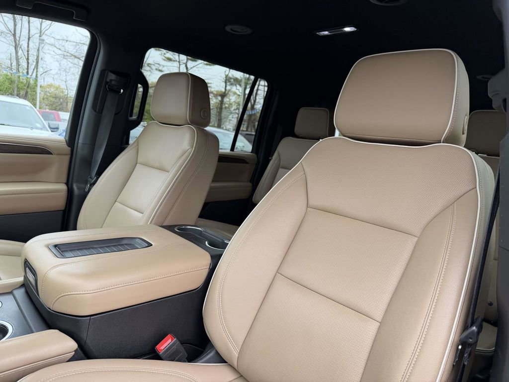 Used 2023 Chevrolet Suburban Premier AWD/4WD image 16