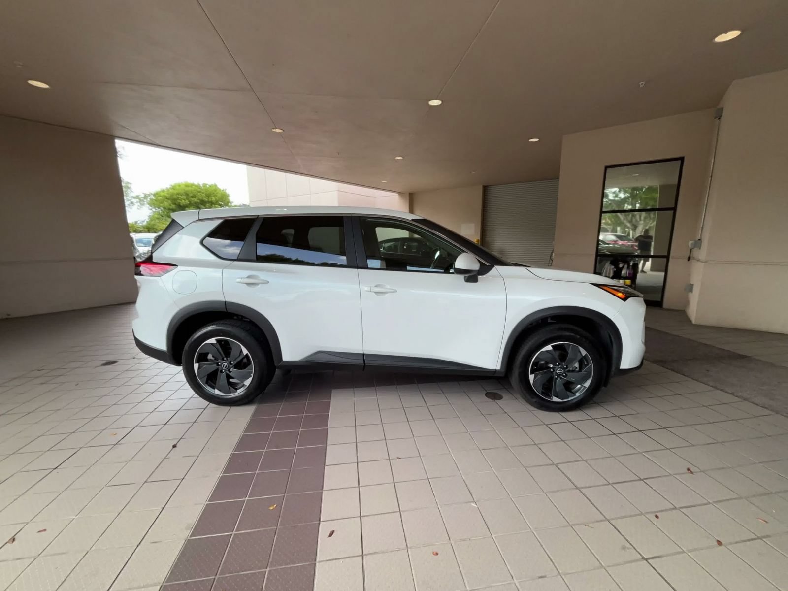 Used 2025 Nissan Rogue SV AWD/4WD image 15