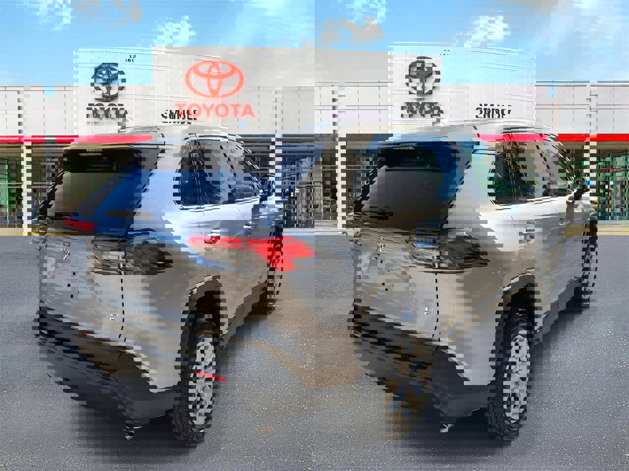 Used 2025 Toyota RAV4 LE image 3