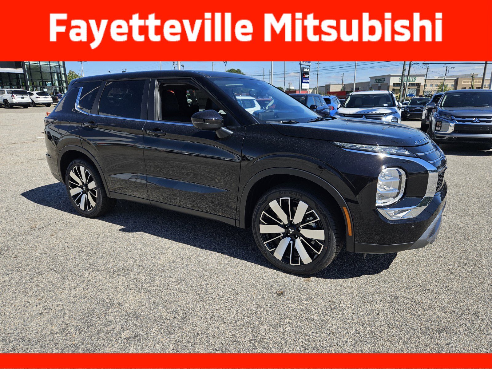 New 2025 Mitsubishi Outlander SE