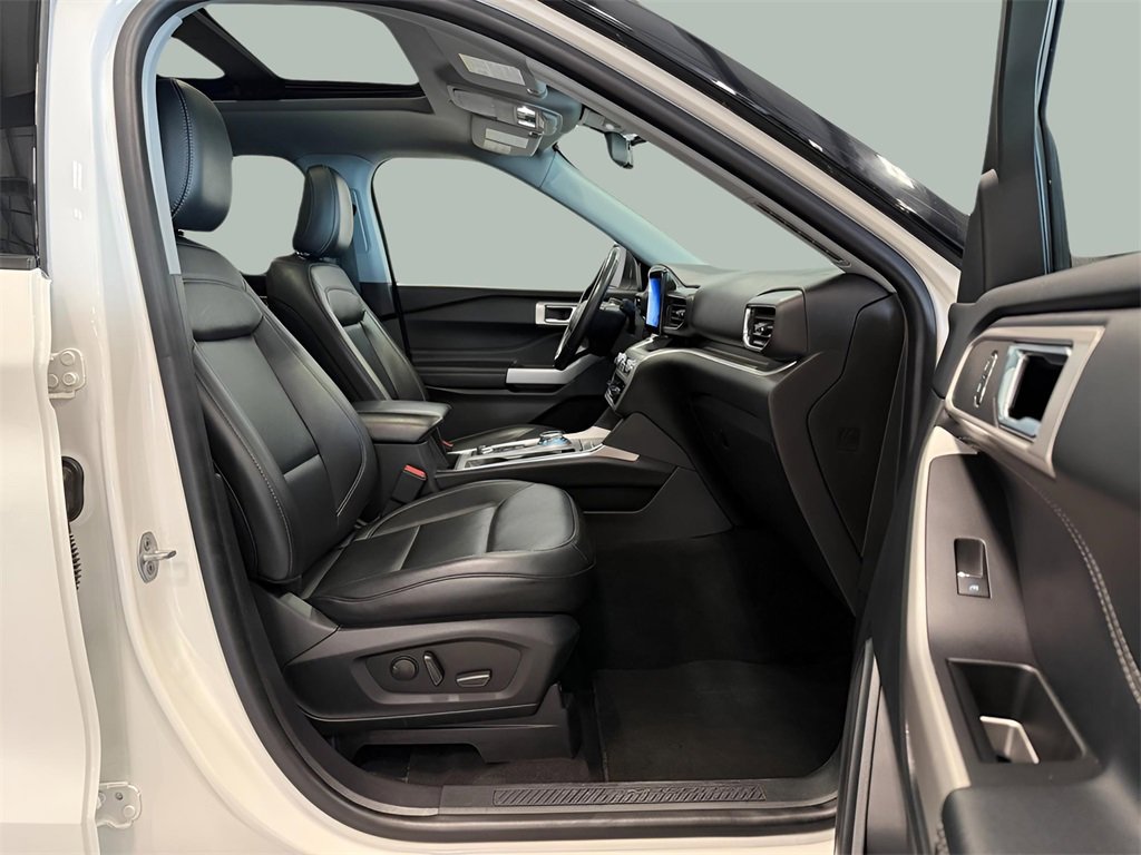 Used 2022 Ford Explorer XLT image 15