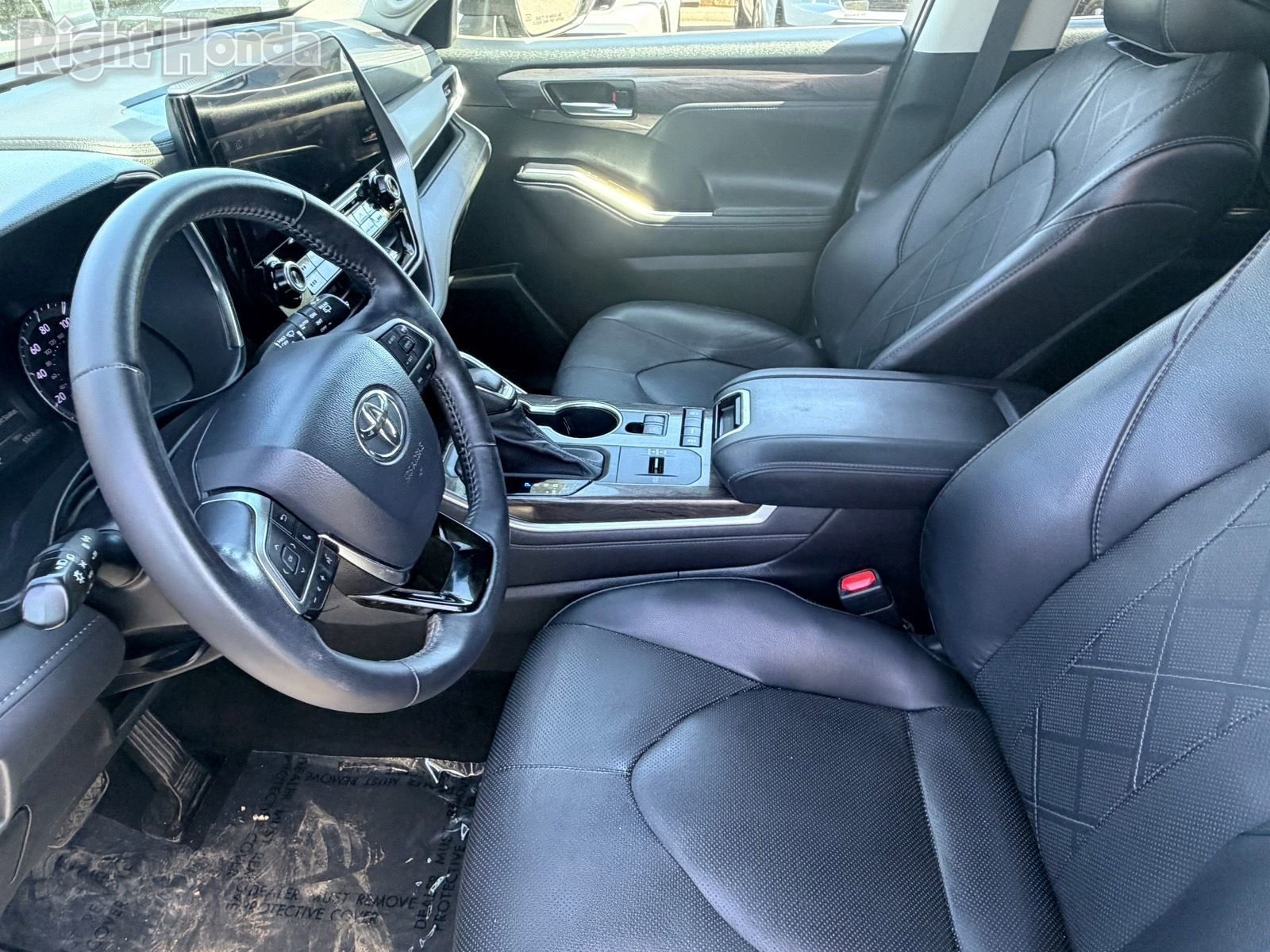 Used 2020 Toyota Highlander Platinum FWD image 16
