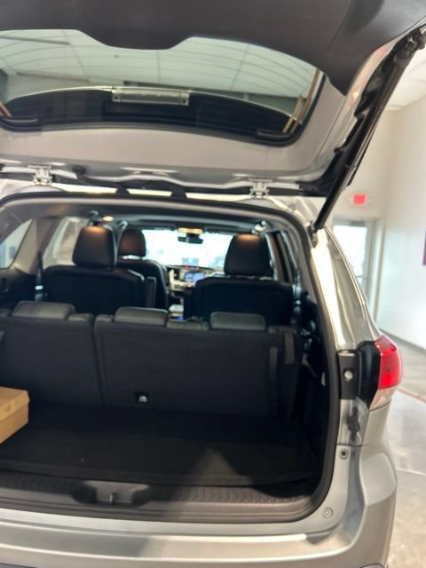 Used 2018 Toyota Highlander SE FWD image 20