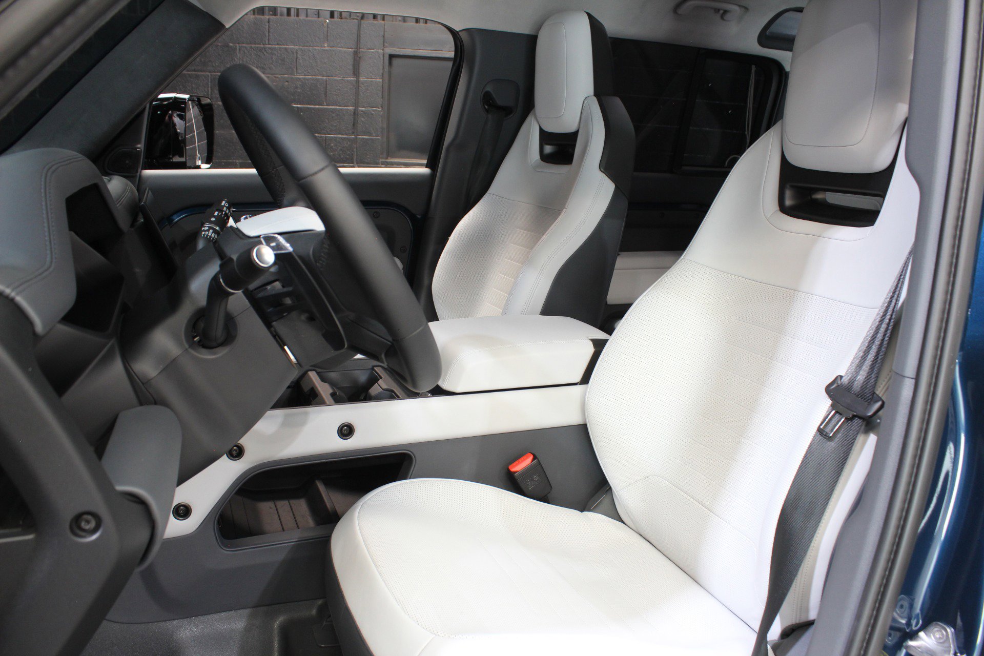 Used 2026 Land Rover Defender 110 image 42