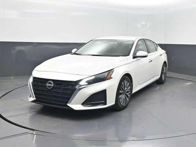 Used 2023 Nissan Altima 2.5 SV FWD image 1