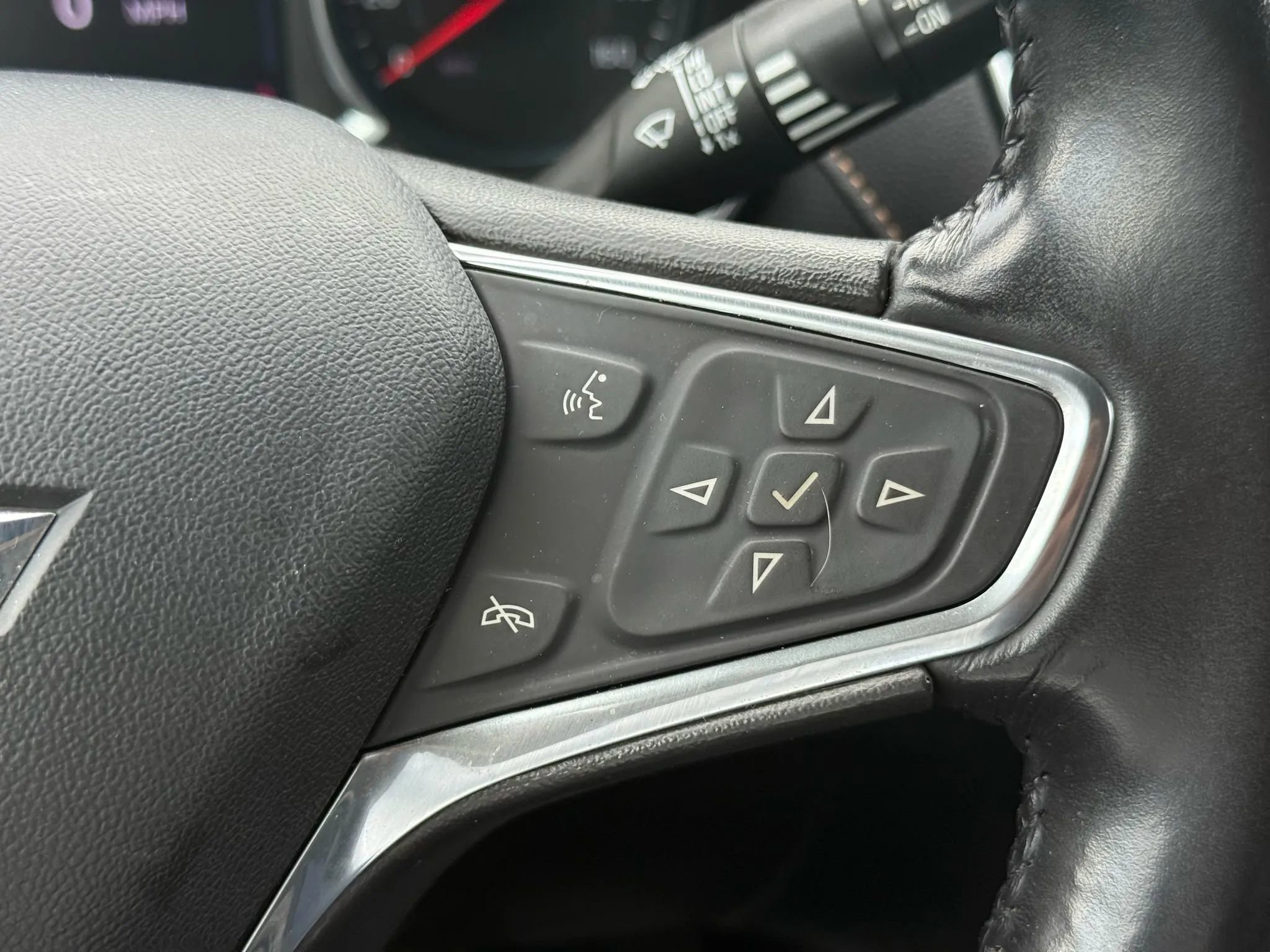 Used 2020 Chevrolet Equinox Premier w/ Premier Redline Edition image 27