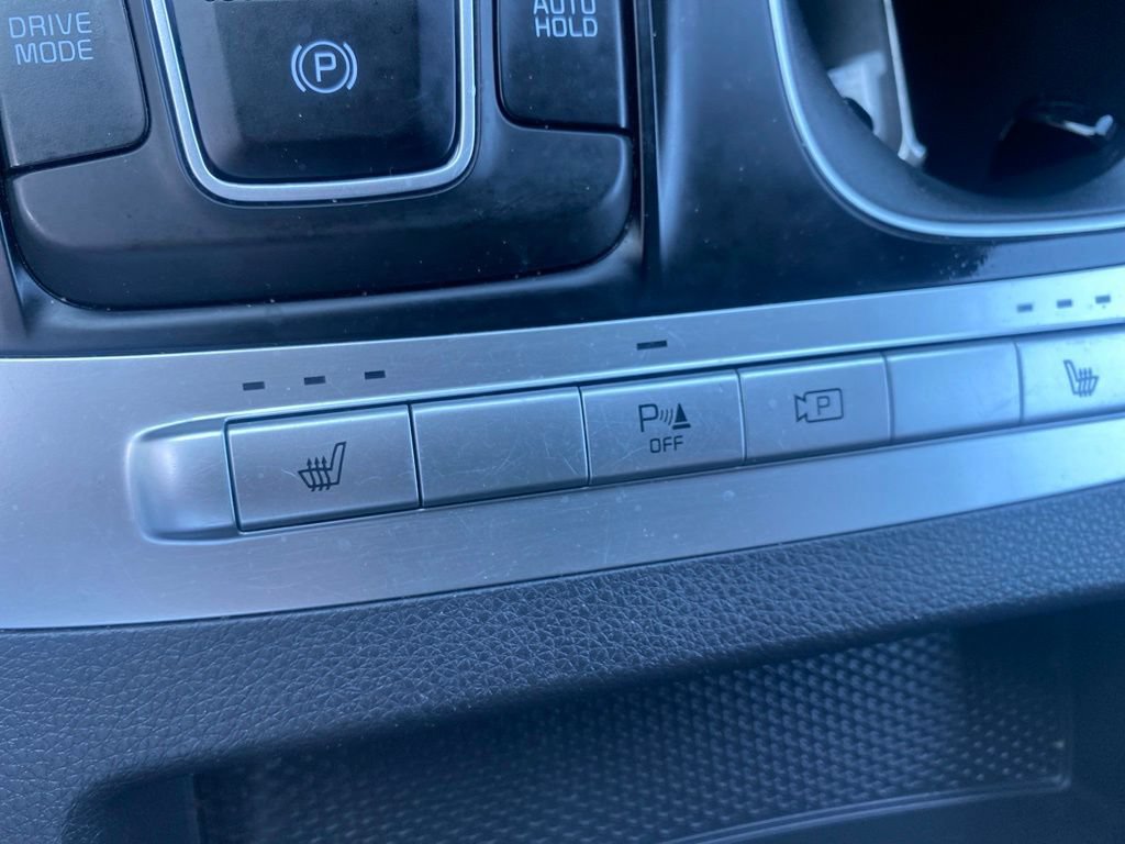 Used 2024 Kia Carnival LX FWD image 20