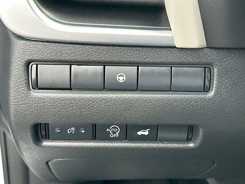 Used 2025 Nissan Rogue SV AWD/4WD image 10
