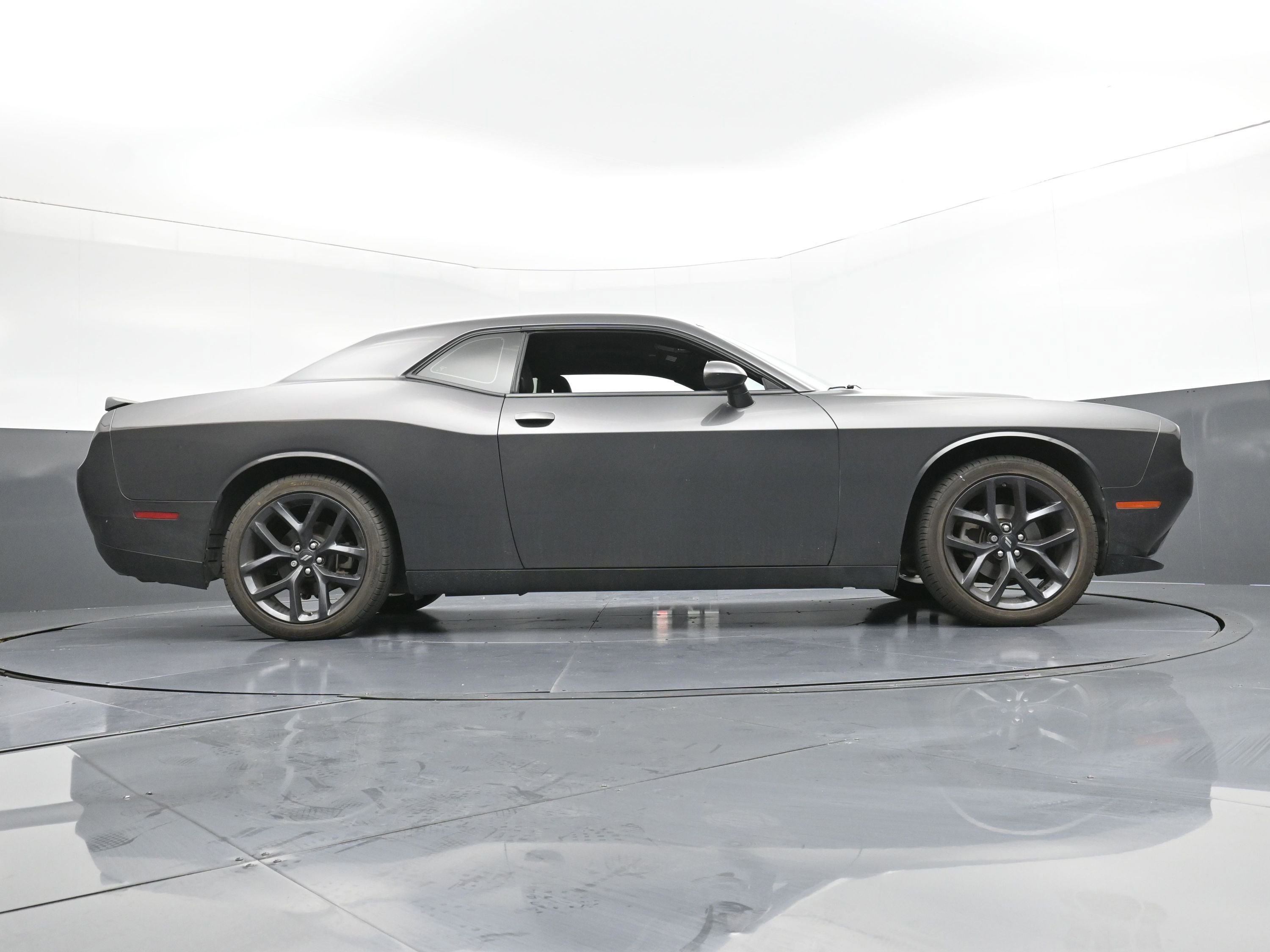 Used 2023 Dodge Challenger SXT w/ Blacktop Package image 27