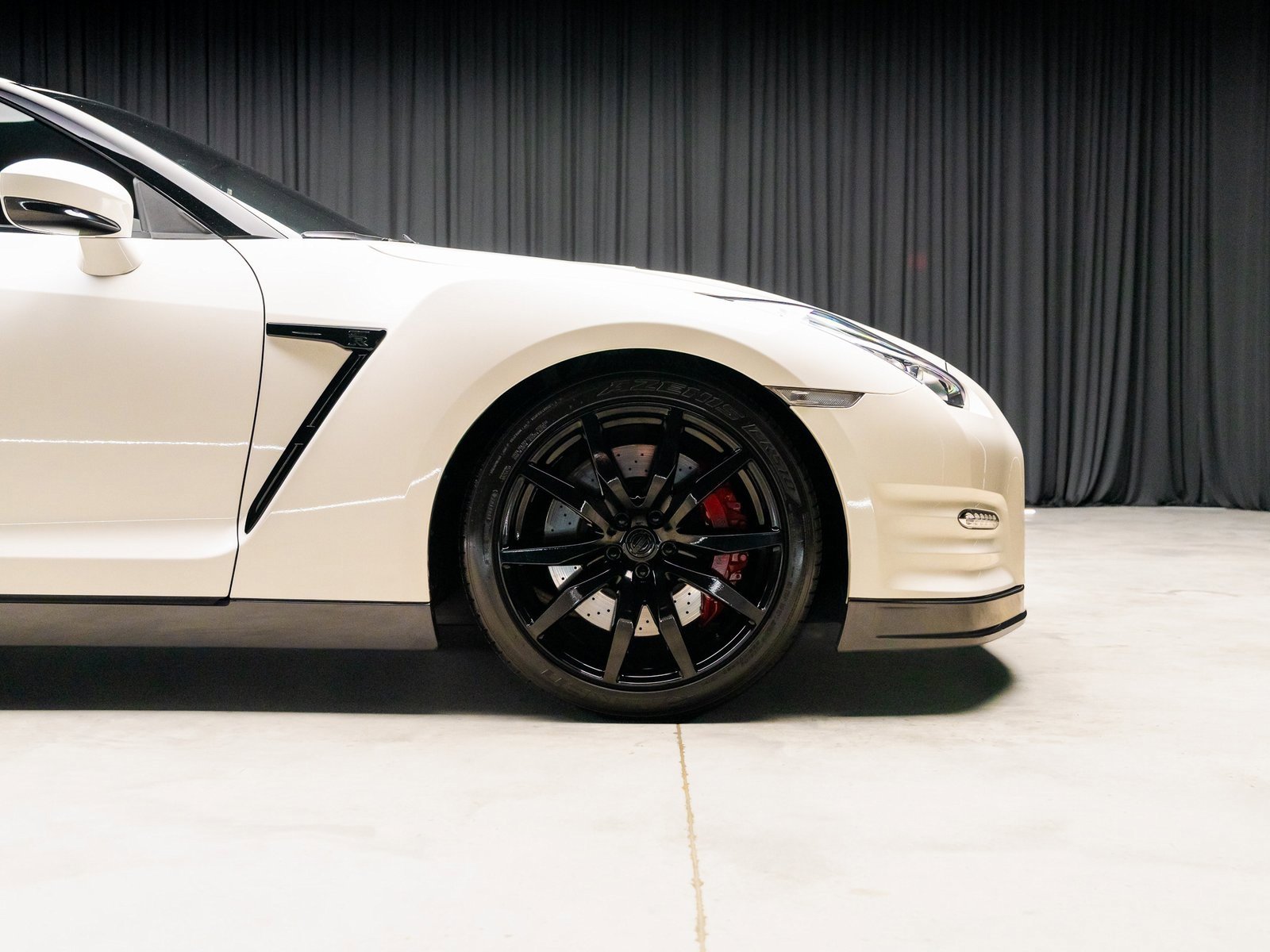 Used 2015 Nissan GT-R Premium image 26