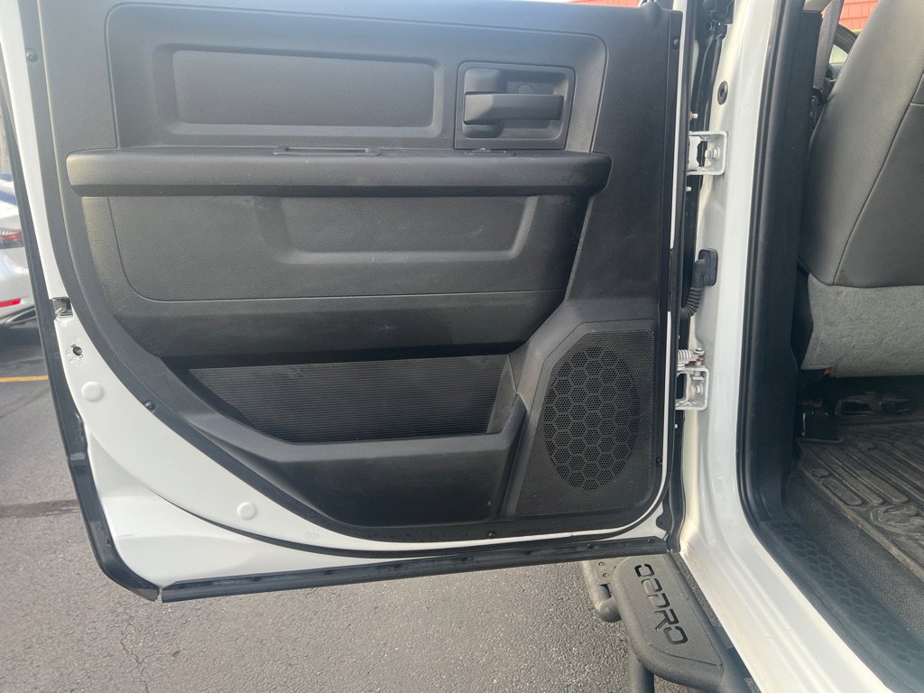 Used 2016 RAM 3500 Tradesman w/ Chrome Appearance Group image 9