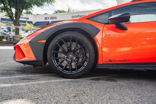 Used 2023 Lamborghini Huracan Sterrato image 11