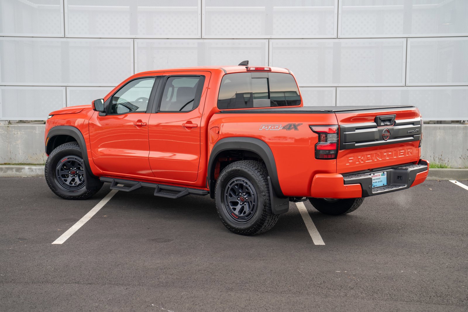 Used 2025 Nissan Frontier PRO-4X image 3