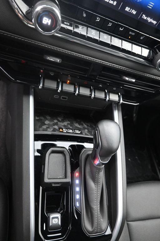 Used 2024 Chevrolet Colorado LT w/ LT Convenience Package III image 9