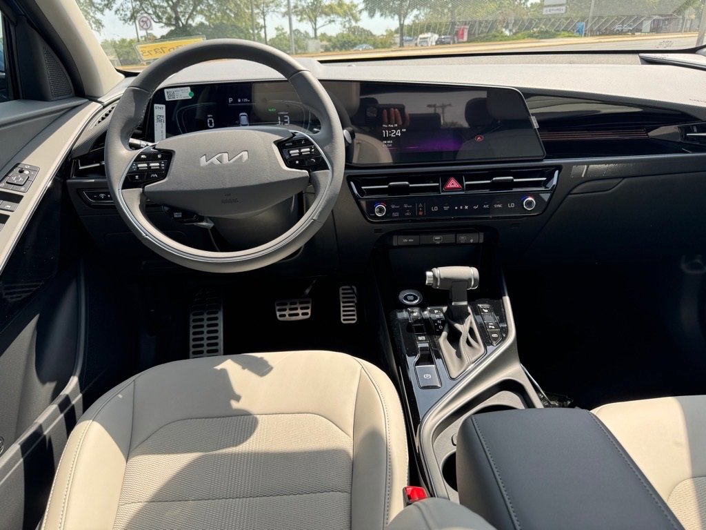 New 2025 Kia Niro EX Touring image 9