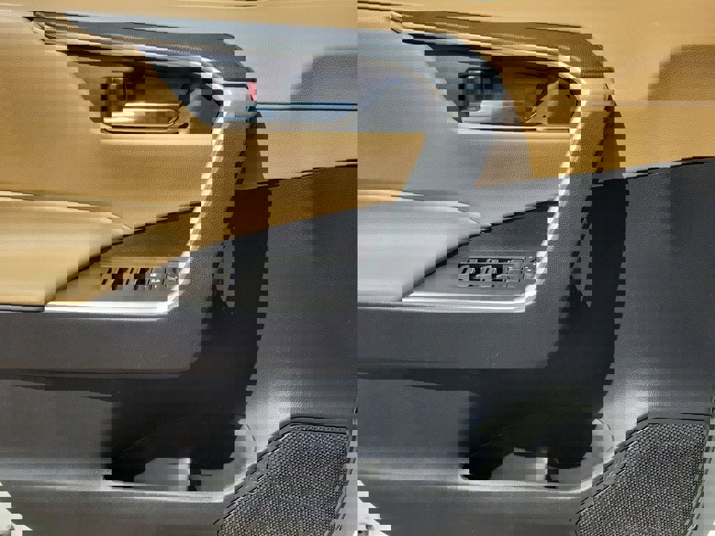 Used 2021 Toyota RAV4 XLE Premium image 15