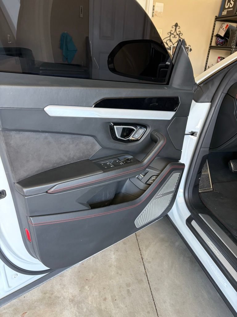 Used 2019 Lamborghini Urus AWD/4WD image 27