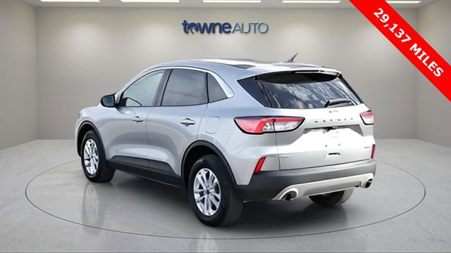 Used 2022 Ford Escape SE image 3