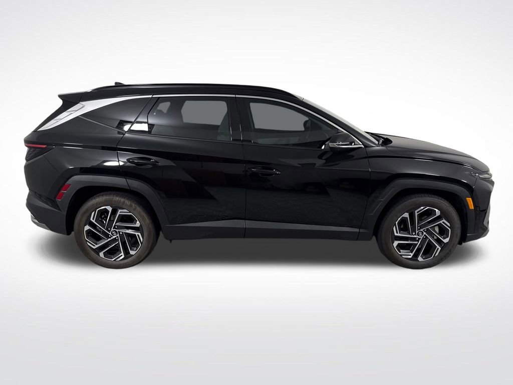 Used 2025 Hyundai Tucson Limited FWD image 2