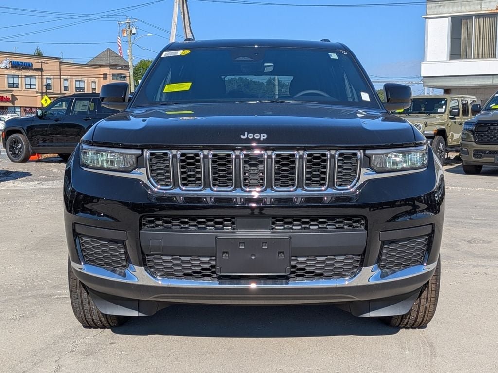 New 2026 Jeep Grand Cherokee L Laredo w/ MOPAR Finishing Package AWD/4WD image 8