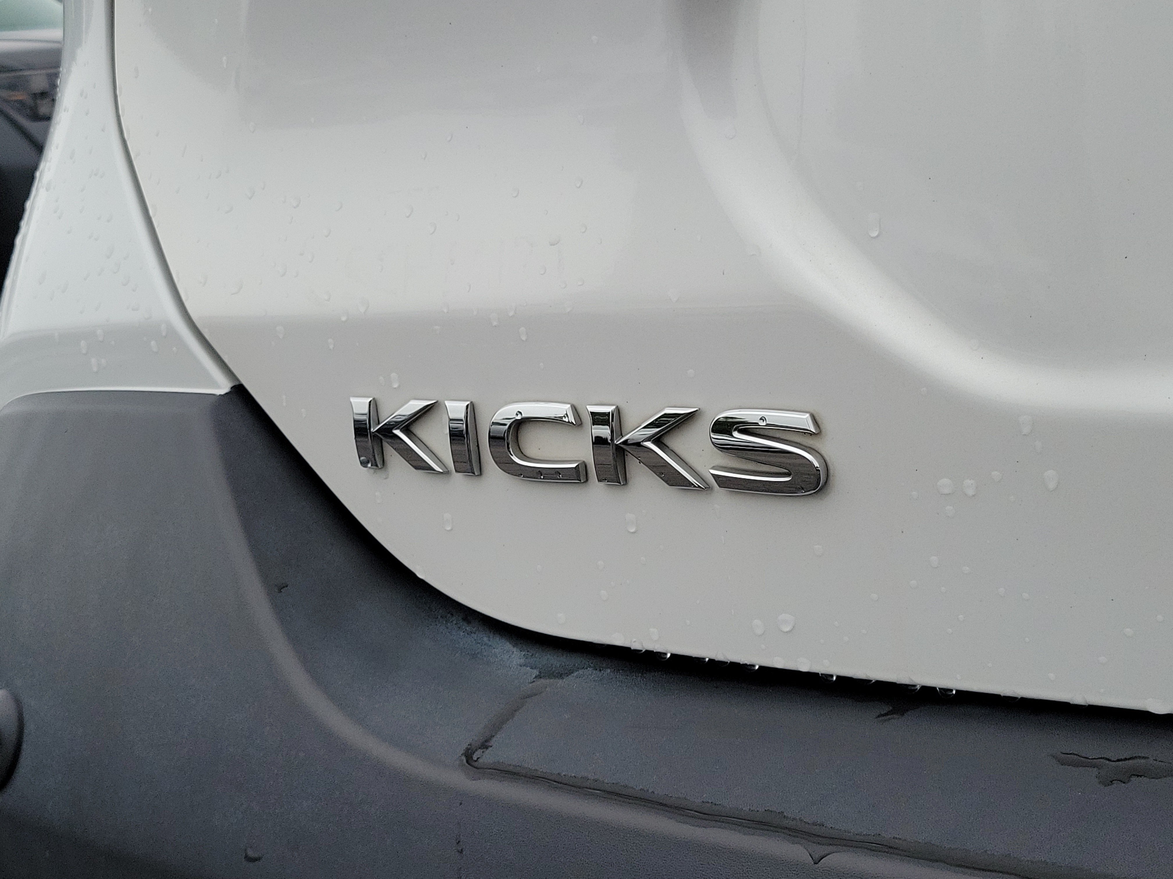 Used 2020 Nissan Kicks SR FWD image 6