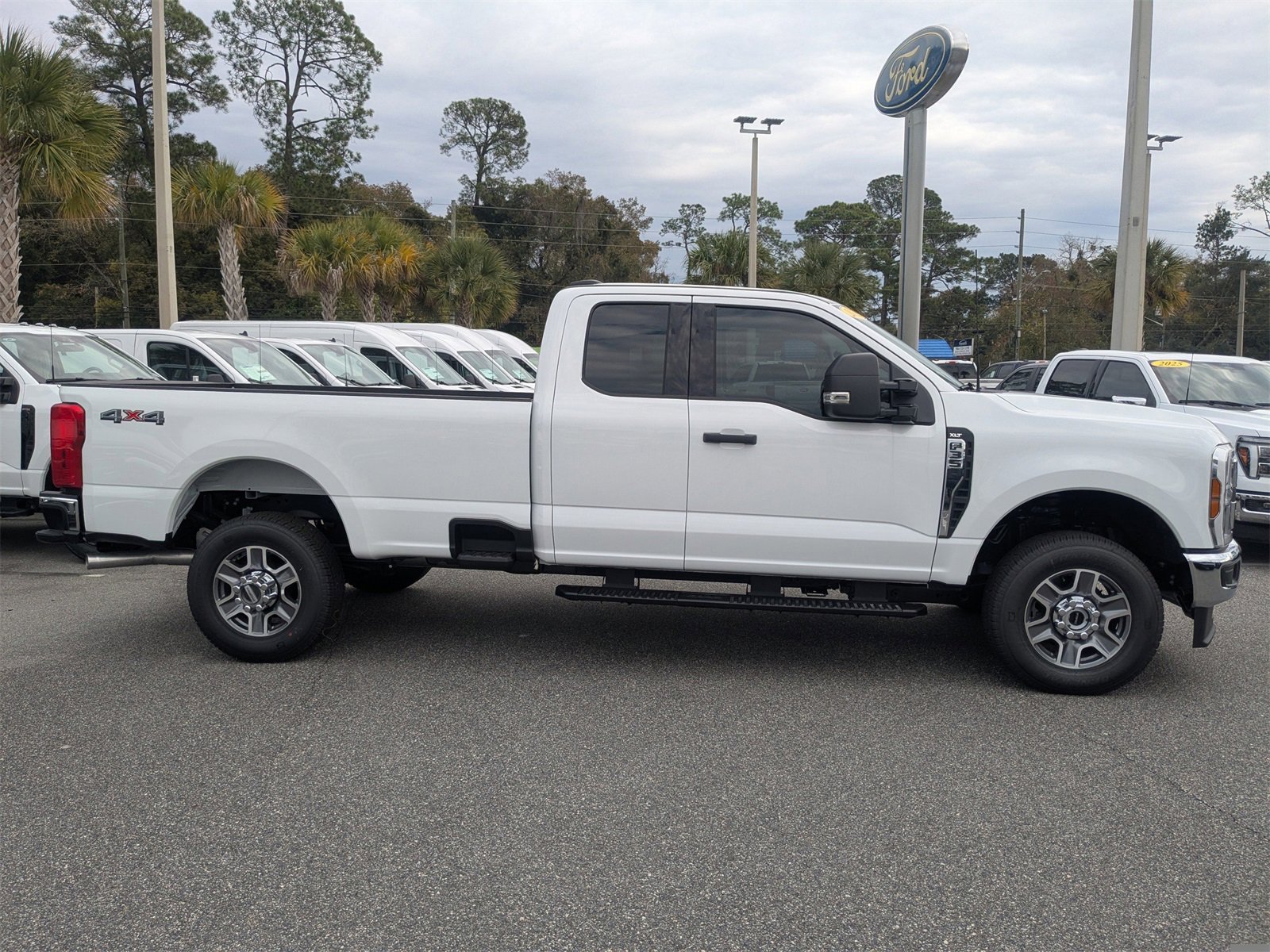 New 2025 Ford F350 XLT image 3