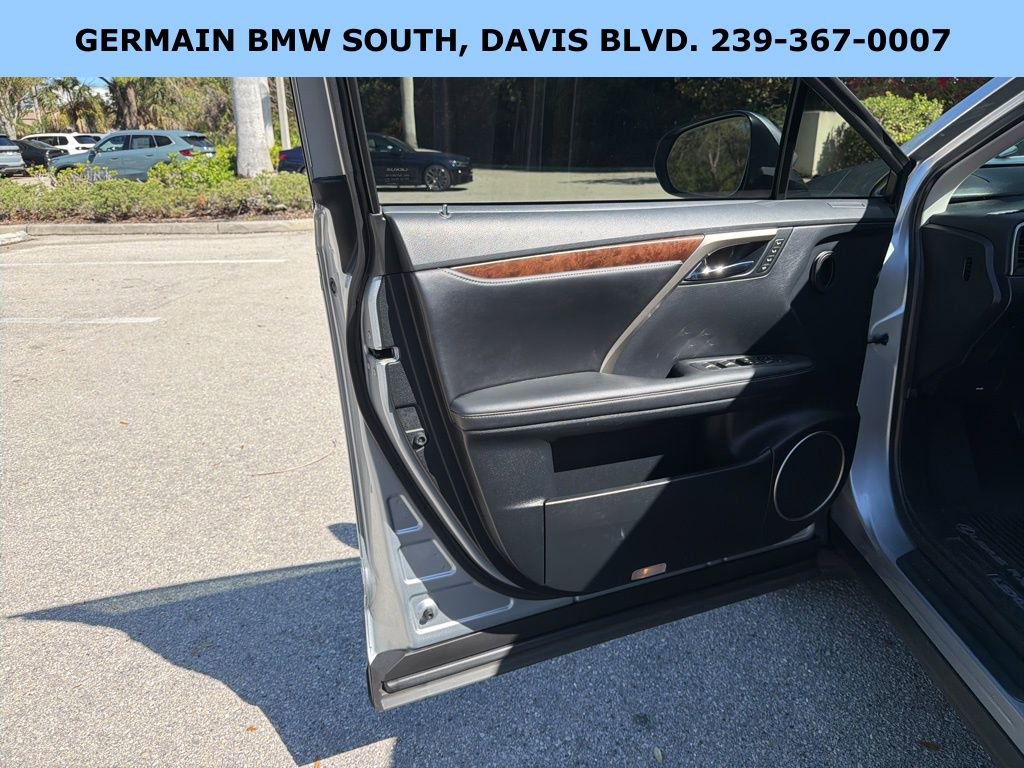 Used 2022 Lexus RX 350L Premium w/ Premium Package image 23