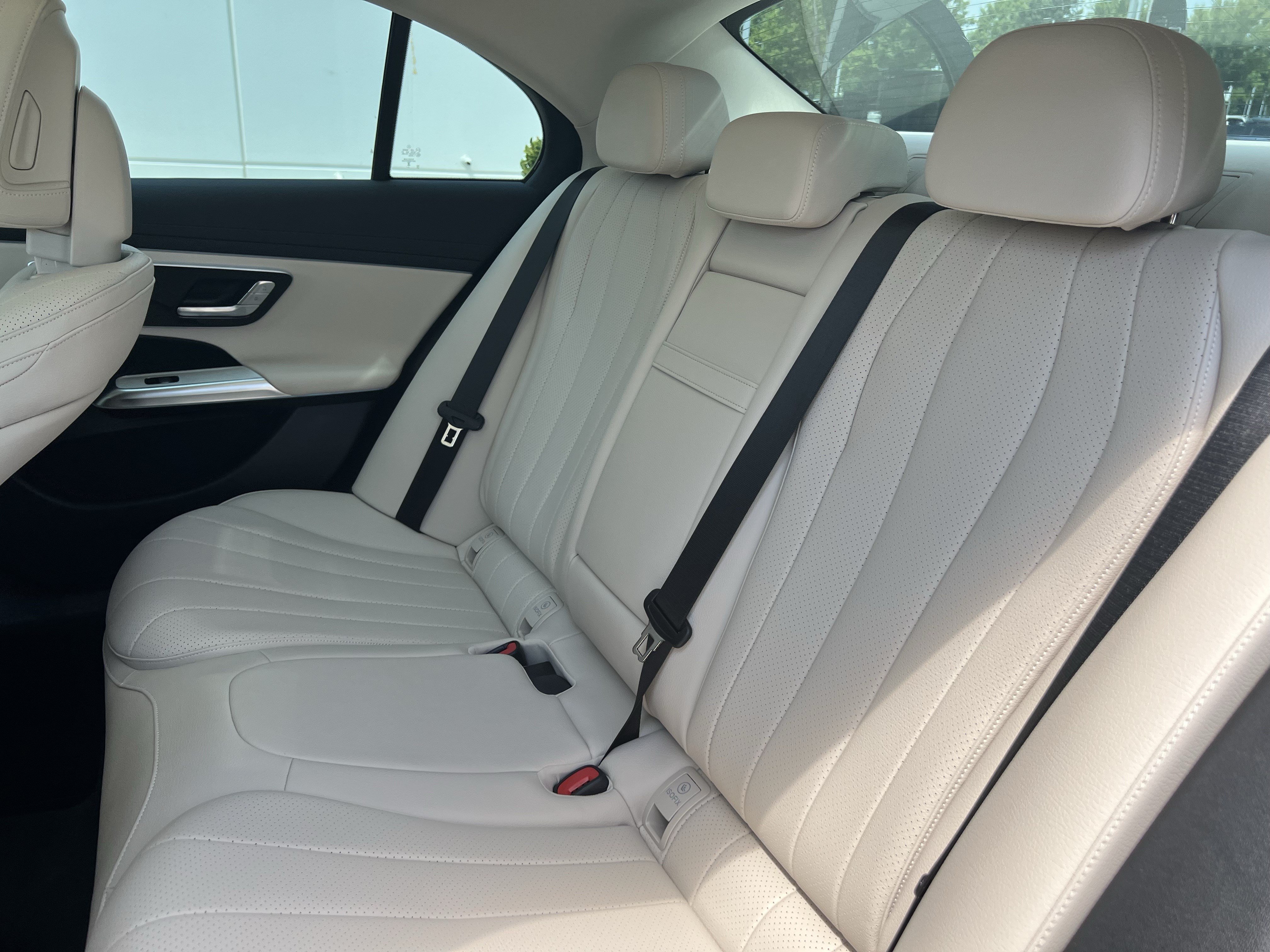 Used 2025 Mercedes-Benz E 350 4MATIC Sedan image 32