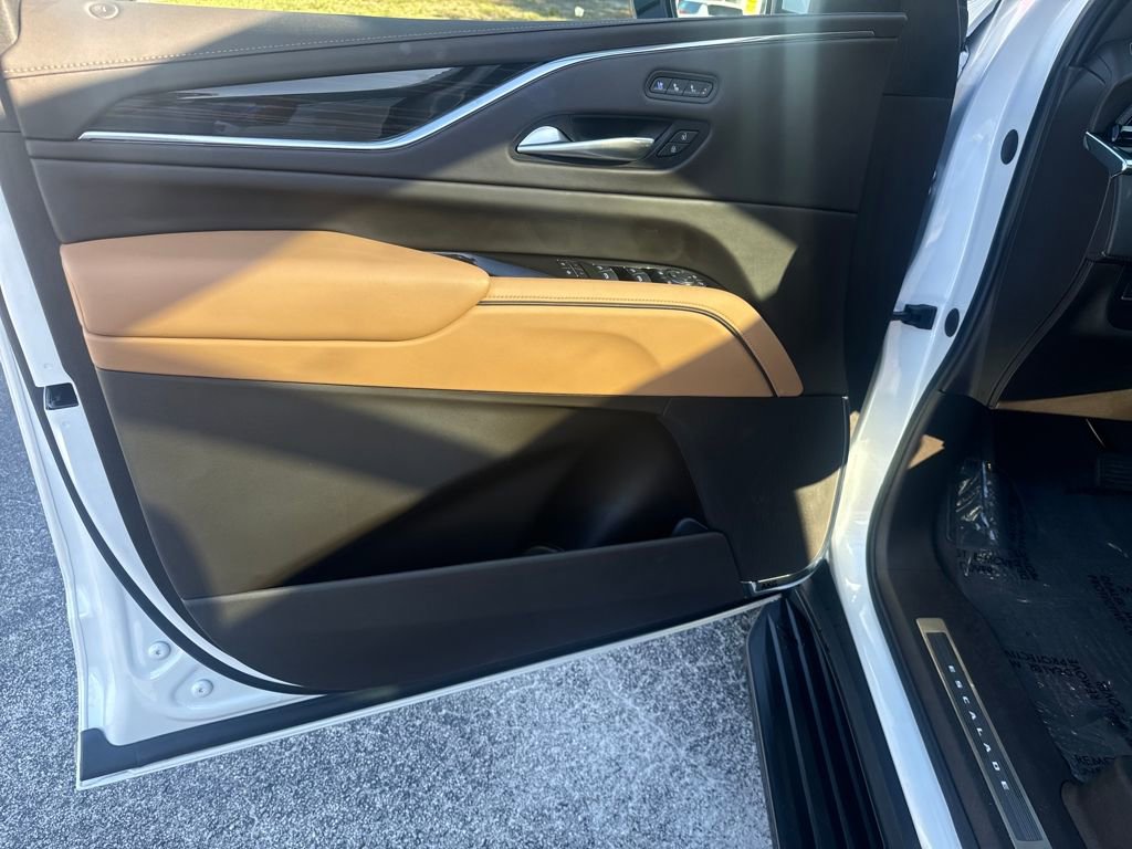 Used 2023 Cadillac Escalade Premium Luxury w/ Performance Package image 11