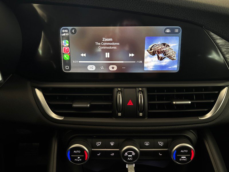 Used 2019 Alfa Romeo Giulia AWD image 22