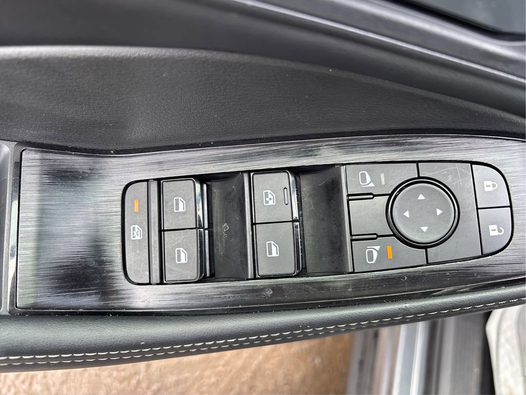 Used 2025 Nissan Rogue SV image 33