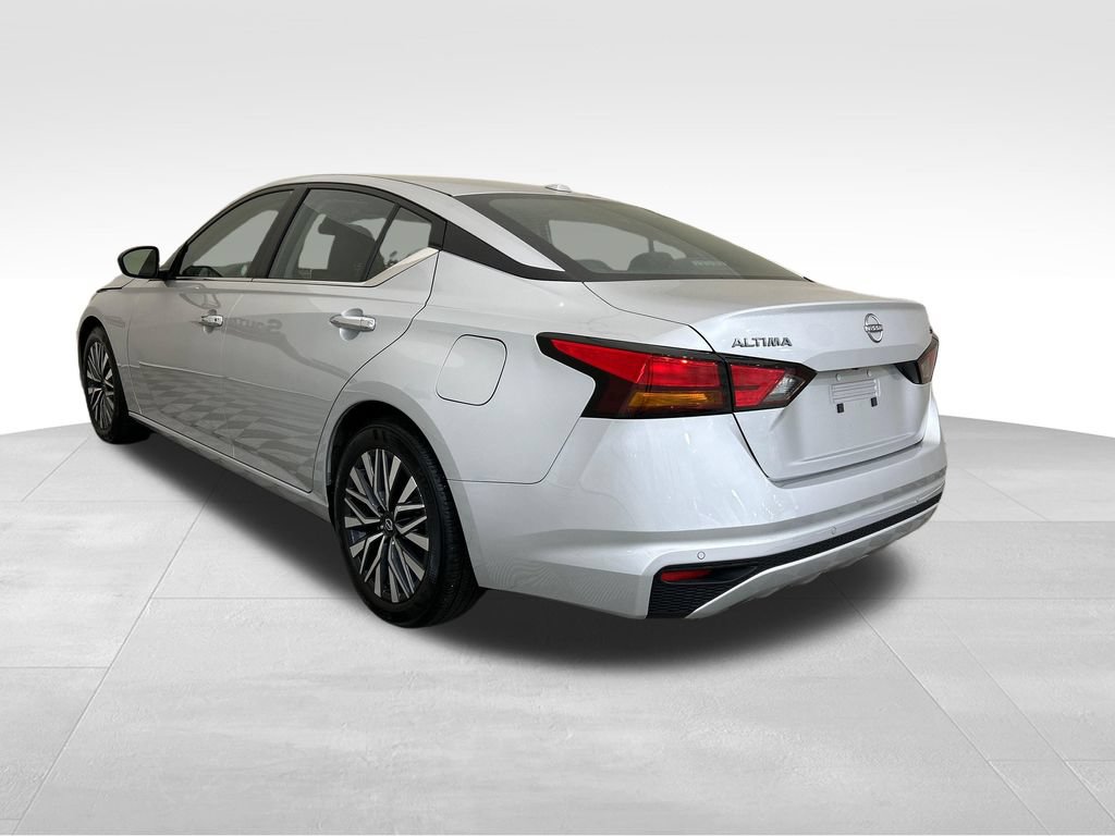 Used 2024 Nissan Altima 2.5 SV FWD image 3