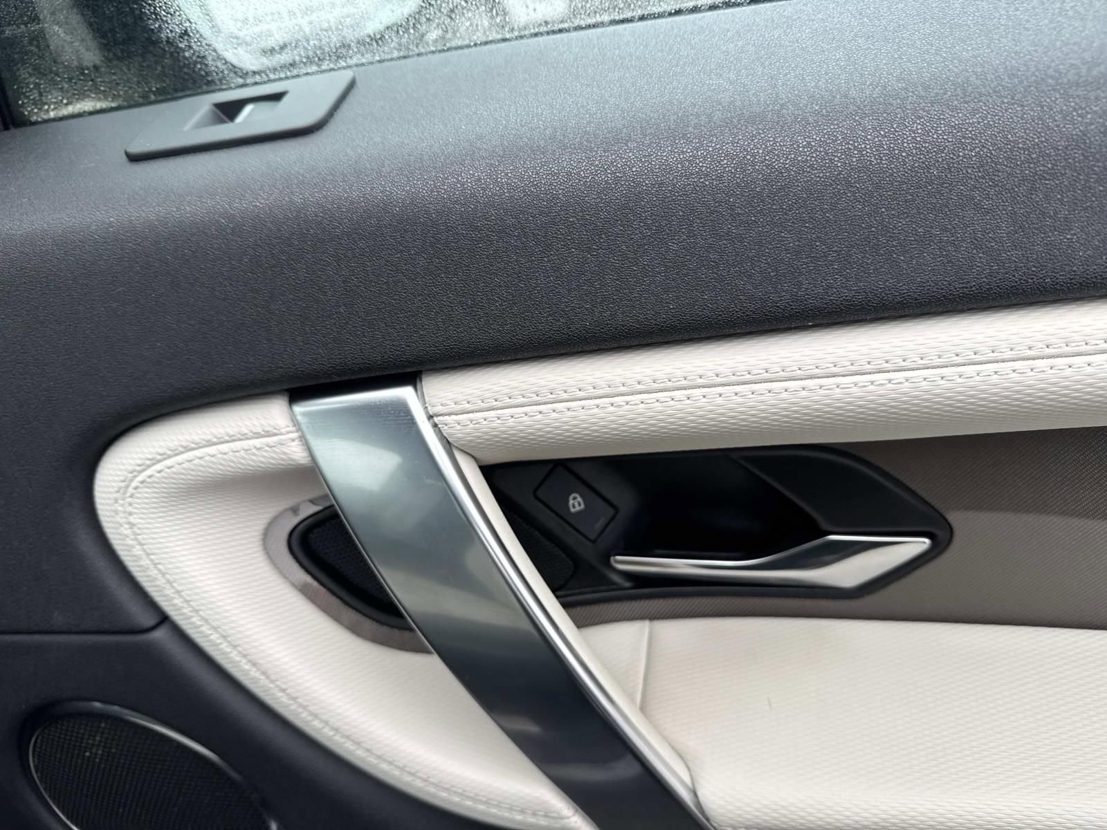 Used 2024 Land Rover Discovery Sport Dynamic SE image 15